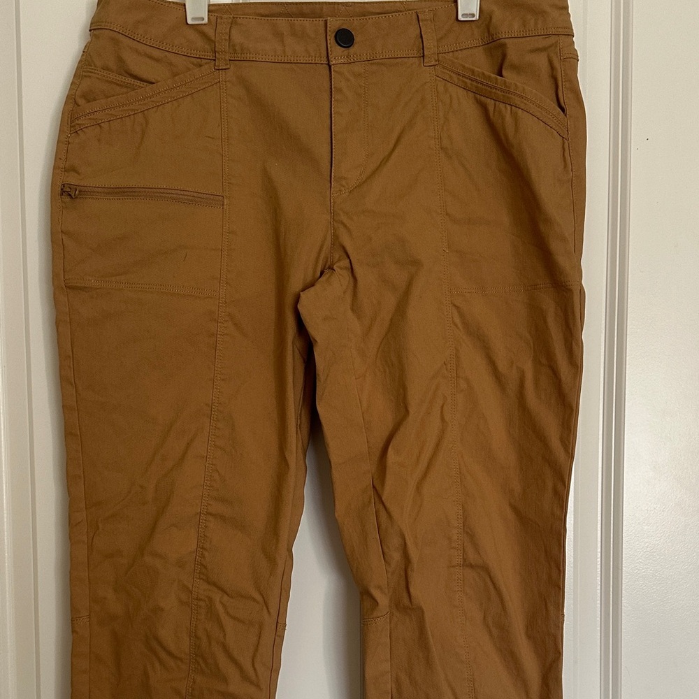 Mountain Hardwear  women’s Casual tan Pants. New without Tag size 8